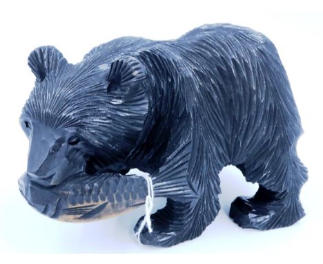 Carved wooden Black Forest bear with fish, L: 19 cm. P&amp;P Group 2 (£18+VAT for the first lot and £3+VAT for subsequent lot