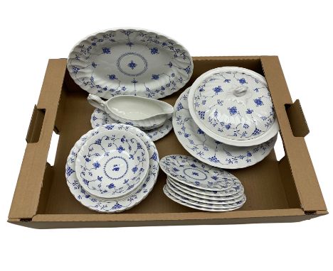 Myott 'Finlandia' pattern part dinner service comprising, vegetable dish, gravy boat, serving bowls, side plates, dinner plat