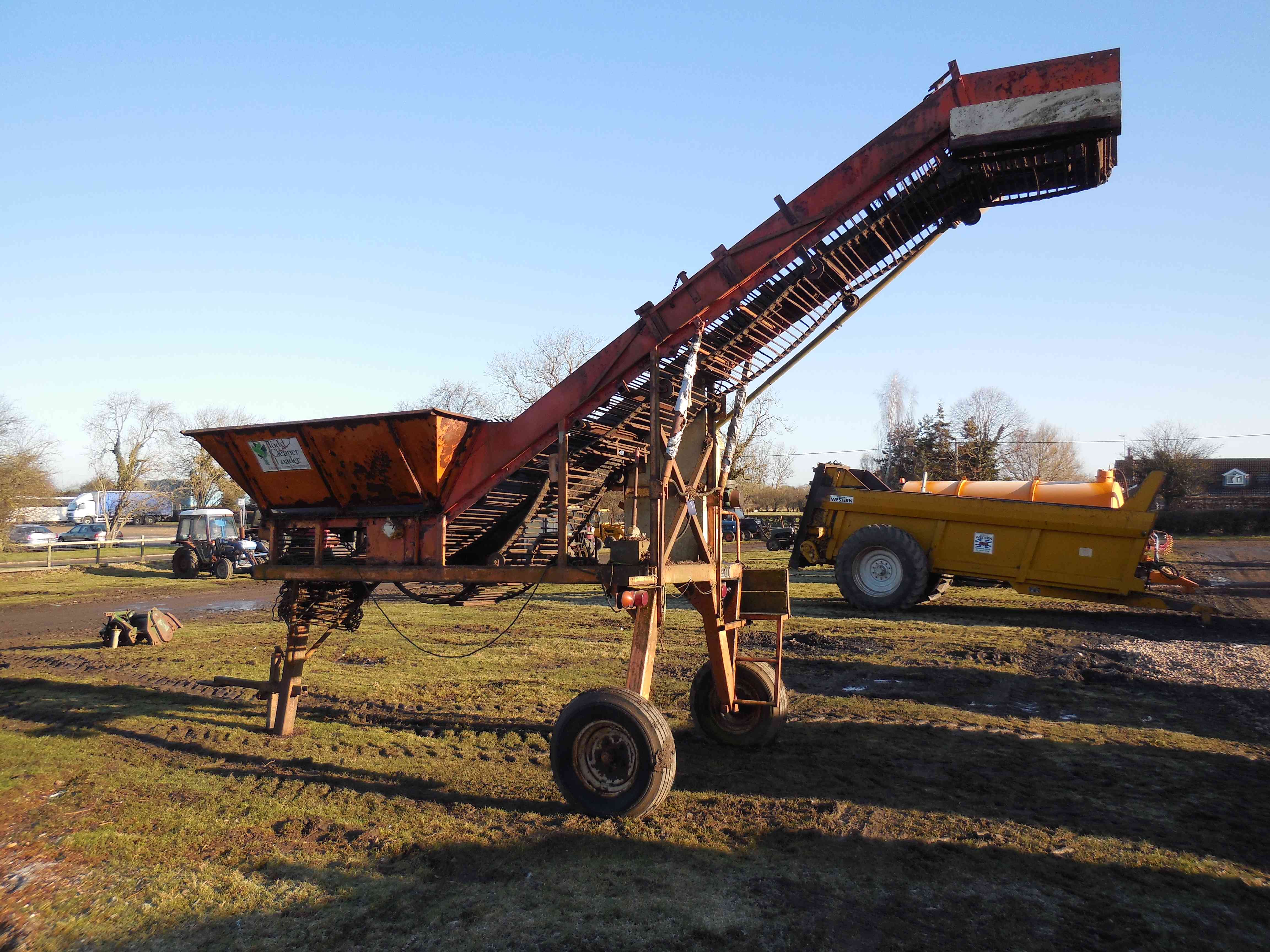 4615 Todd beet cleaner loader
