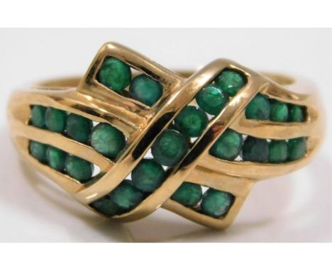 A 9ct gold ring set with emerald 3g, size L/M 