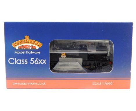 A boxed 00 gauge Bachmann model train: BM 32-085 Class 56XX 6639 BR black early emblem