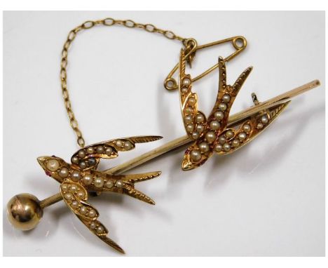 A c.1900 15ct gold bar brooch of swallow design set with seed pearl &amp; ruby 59mm wide, 7.3g 