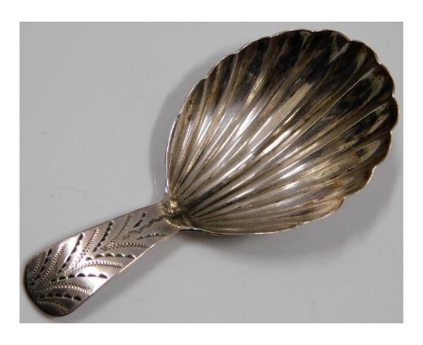 A Georgian silver caddy spoon with shell style decor, approx. 5.6g