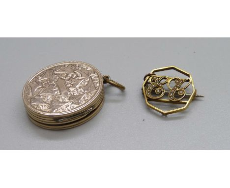 A Victorian fold-out locket and a small 15ct gold and pearl initial brooch, 2.8g 