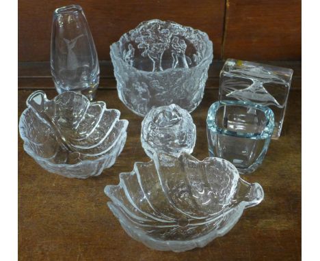 A collection of signed Scandinavian glass including Vicke Linstrad for Kosta, a Kjell Engman for Kosta papwerweight, Kjell En