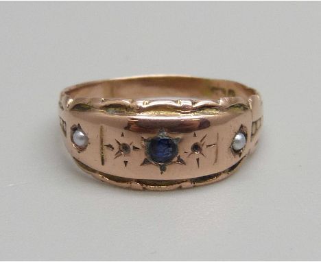 A 9ct gold sapphire and pearl ring, 1.5g, I 