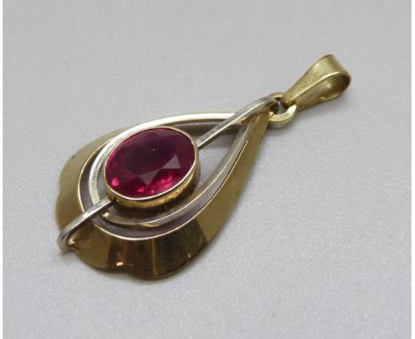 A 9ct gold and synthetic ruby pendant, 2.9g 
