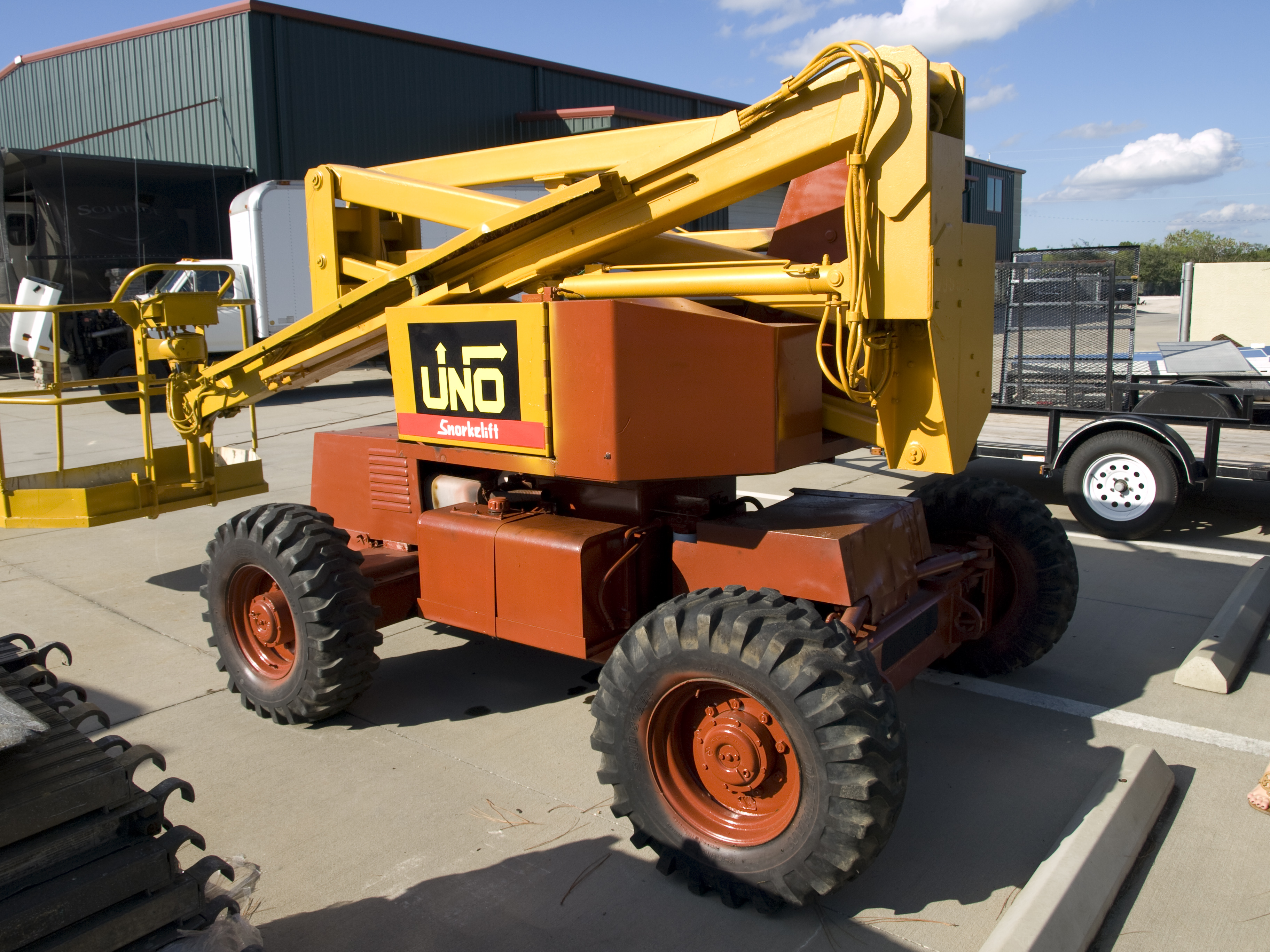 UNO41G SNORKEL LIFT 4 WHEEL DRIVE ARTICULATIONG BOOM LIFT 5052 HRS