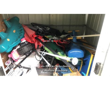 CONTENTS OF SHED INCL. CHILDREN'S TOYS, LADDER, GARDEN PARASOL UMBRELLAS, HUSQVARNA MOWER, LARGE EASEL, SHED NOT INCLUDED / C