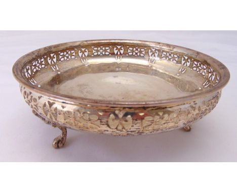 A Mappin and Webb hallmarked silver bowl of circular form with scroll pierced sides on three leaf capped paw feet, Birmingham