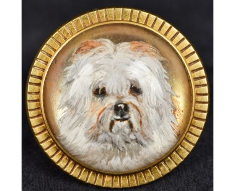 An 18 ct gold Essex crystal broochWorked with the portrait of a dog.  3.5 cm diameter.    CONDITION REPORTS:  Generally good 