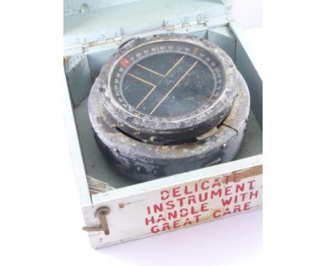 ROYAL AIR FORCE WWII ERA AIRCRAFT COMPASS, MODEL P11 IN ORIGINAL FITTED BOX MARKED 'DELICATE INSTRUMENT HANDLE WITH CARE'