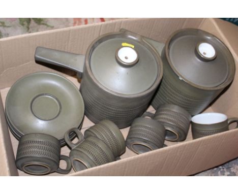 A BOX OF DENBY 'CHEVRON' TEAWARE TO INCLUDE CUPS AND SAUCERS