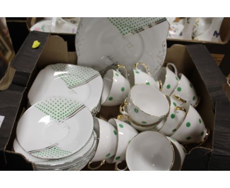 A TRAY OF ASSORTED CHINA TO INCLUDE ROYAL VALE POLKA DOT PATTERN TEA CUPS 