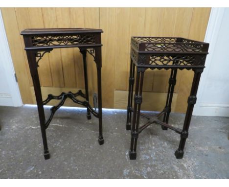 A PAIR OR REPRODUCTION MAHOGANY CHIPPENDALE STYLE SILVER OCCASIONAL STANDS H-65 W-31 CM