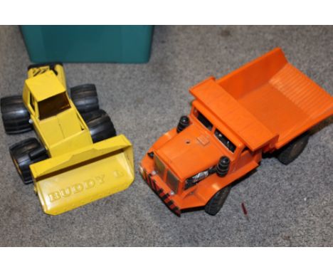 TWO TIN PLATE TOY VEHICLES, BY BUDDY AND MARX, TOGETHER WITH A SMALL OF CERAMIC FIGURES ETC.
