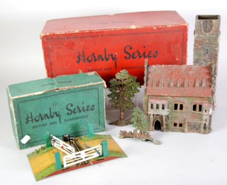 HORNBY SERIES ALMOST MINT AND BOXED '0' GAUGE LITHOGRAPHED TIN PLATE  No.2 RAILWAY STATION in three parts main building depic