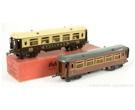 Hornby O Gauge a pair of Coaches consisting of an LNER All 1st Saloon Coach, sides are Excellent to Excellent, roof is Excell