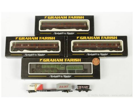 N Gauge Loco and Rolling Stock comprising Graham Farish (by Bachmann) 372-379 4-6-2 LNER lined apple green A3 Class Loco No.4