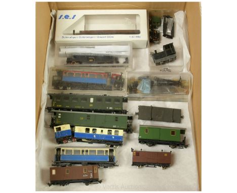 HOe miscellaneous Locos, Rolling Stock and Spare Parts to include S.E.S. 14 8801 30 Low Sided Bogie Wagon, condition Good Plu