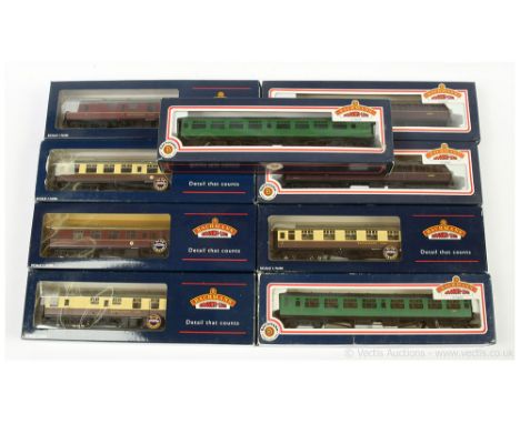 Bachmann OO Gauge BR Passenger Coaches comprising 2 x BR green Bulleid style (34-525 2nd Class and 34-575 Open 2nd), 2 x BR m