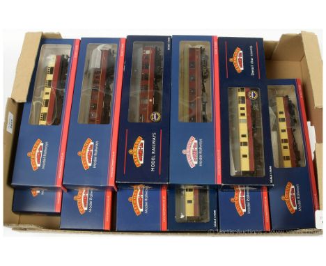 Bachmann OO Gauge BR Passenger Coaches comprising 2 x Thompson style crimson and cream (34-429 Brake Composite and 34-404 Com