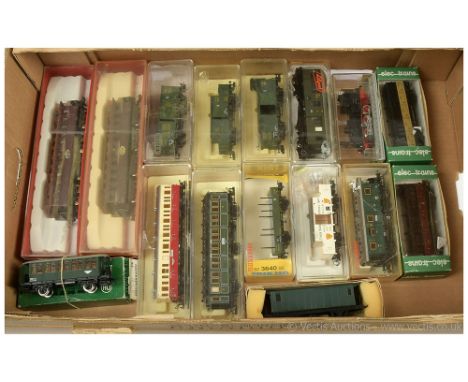 HO European Outline Loco and Rolling Stock comprising Trix 2414 0-6-0 DB Class 89 Tank Loco No.897314, 3640 4-wheel Timber Wa