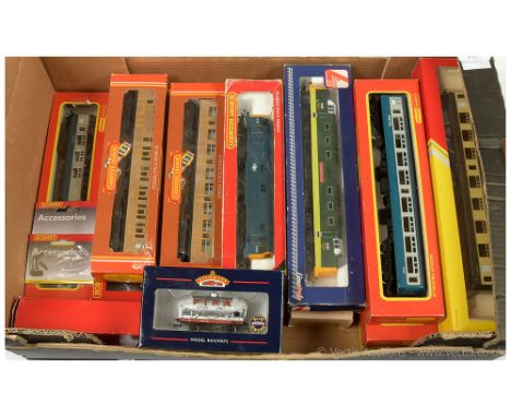 OO Gauge Locos and Rolling Stock comprising Hornby Railways R283 Co-Co Coal Sector triple grey livery Class 58 No.58014 "Didc