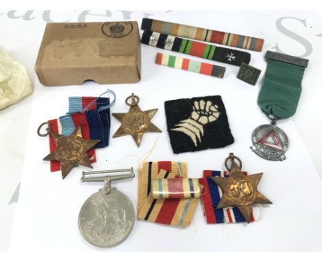 A WW2 medal group containing a Victory medal, 1939-45 star, Africa star, Italy star. Also including a 6th Armoured Brigade Cl