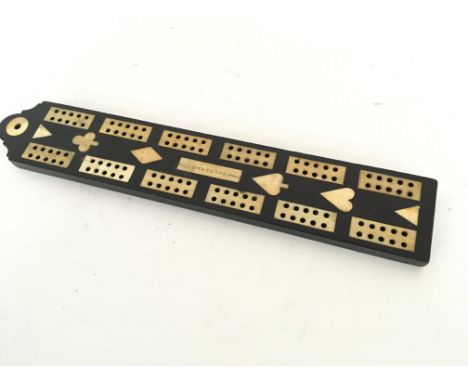 A 19th century George III Prisoner of war ebony cribbage board with bone inlaid rectangular pegs. Length 33cm.