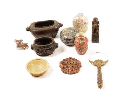 Small collection of Chinese objects and artefacts including a carved hardstone pendant in the form of two intertwined dragons