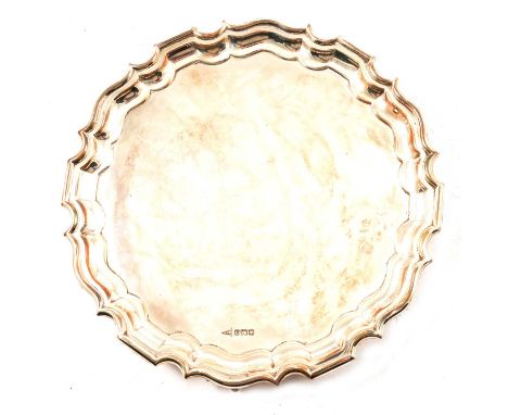 Silver salver, Walker &amp; Hall, Sheffield 1912, piecrust edge, on three scrolled feet, 21cm, 10.5ozt.