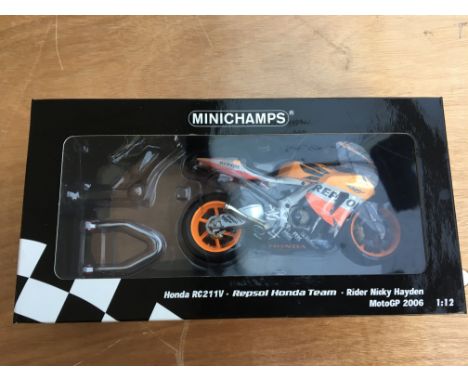 Minichamps boxed diecast Honda RC211V, Repsol Honda team, Nicky Hayden Moto GP 2006, 1:12 scale