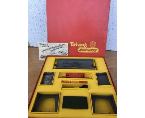Triang Railway OO/HO gauge R161 boxed operating Hopper car set