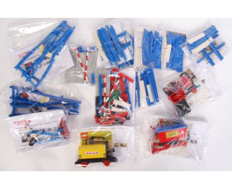 A collection of assorted vintage 1970's Lego Train Set / Railway related sets / items. All bagged, to include sets; 130, 136,