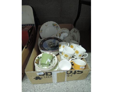 A selection of vintage ceramics including tea cups and saucers