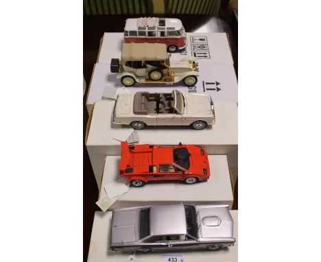 A Franklin Mint Precision Models 1:24 scale 1962 Volkswagen Microbus, and four others, all boxed (5)Report by GHAll with pape