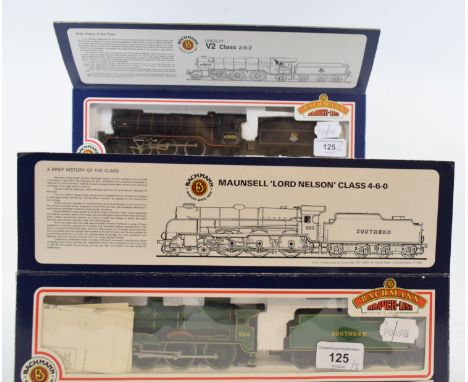 A Bachmann 00 gauge locomotive and tender, 2-6-2, Gresley V2 Class Green Arrow, 31-551, and another, 31-401, both boxed (2) 