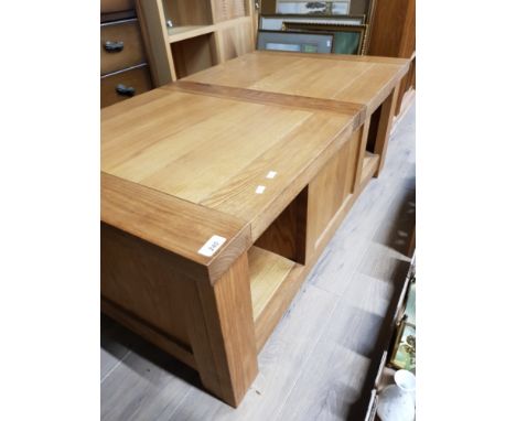 LIGHT OAK STORAGE COFFEE TABLE