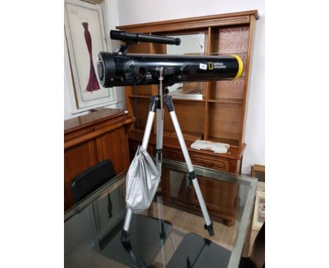 NATIONAL GEOGRAPHIC TELESCOPE ON TRIPOD STAND