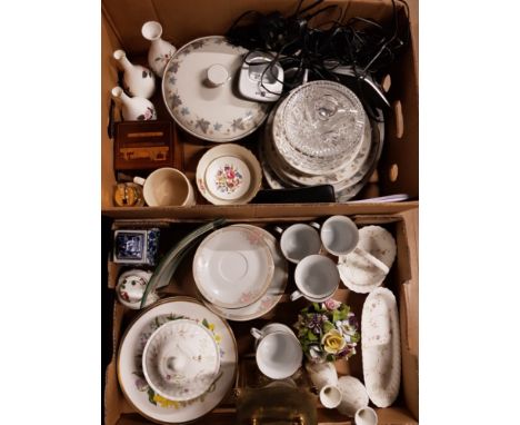 2 BOXES OF MISC CHINA INCLUDING WEDGWOOD AND ROYAL WORCESTER BOWL ETC