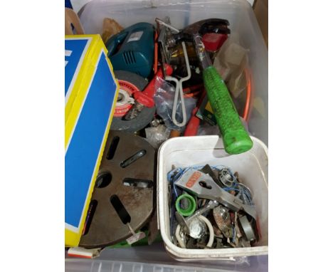 BOX CONTAINING MISCELLANEOUS TOOLS INCLUDING HAMMER AND SAWS