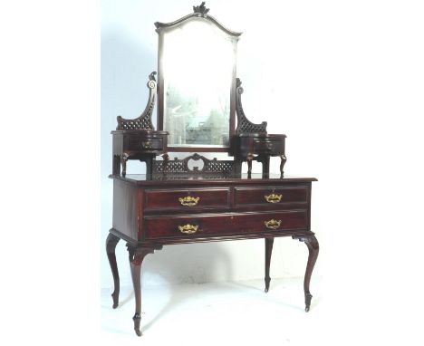 An early 20th century circa. 1900's Edwardian era Chinese Chippendale style mahogany dressing table. The dressing table havin