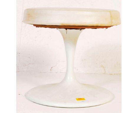 A retro vintage 20th century Arcana tulip white vinyl acrylic stool having a circular padded seat raised over a metal pedesta