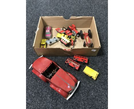 A box containing a vintage tin plate car, together with assorted play worn die cast vehicles and a set of lead traffic lights