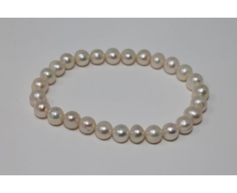 A fresh water cultured pearl bracelet 