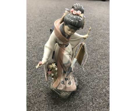 A Lladro figure of a geisha  CONDITION REPORT: The flower in the geisha's hand appears to be partially broken. Otherwise very
