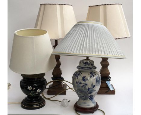 A pair of contemporary table lamps, together with an earlier ceramic and brass table lamp, and a blue and white lamp (4) 
