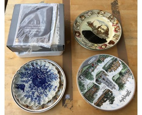 A mixed lot of themed plates to include Royal Doulton character plates, Wedgwood, Ainsley 