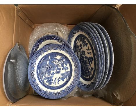 A mixed box of mainly willow pattern meat plates, etc 